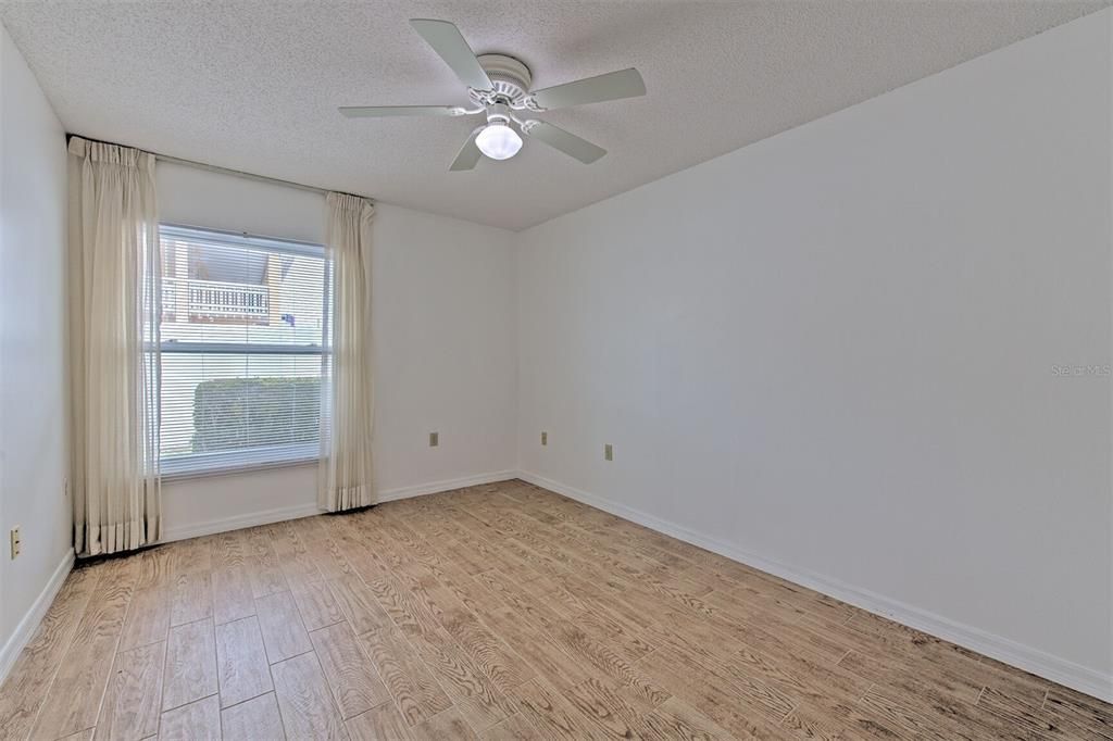 Active With Contract: $1,450 (2 beds, 1 baths, 825 Square Feet)