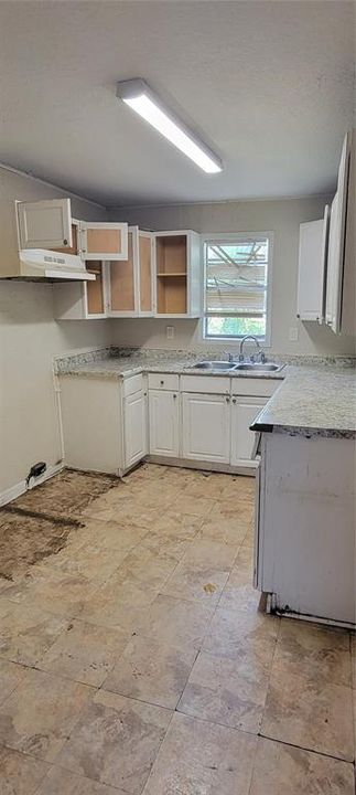 Active With Contract: $199,000 (3 beds, 1 baths, 930 Square Feet)