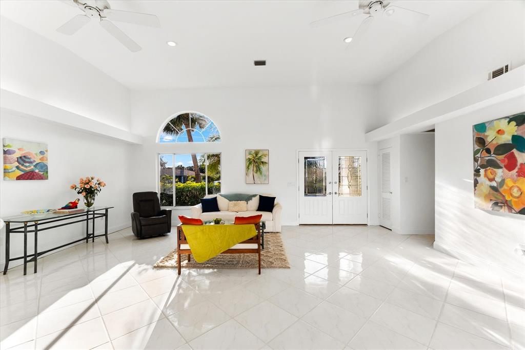 Active With Contract: $2,000,000 (3 beds, 4 baths, 2732 Square Feet)