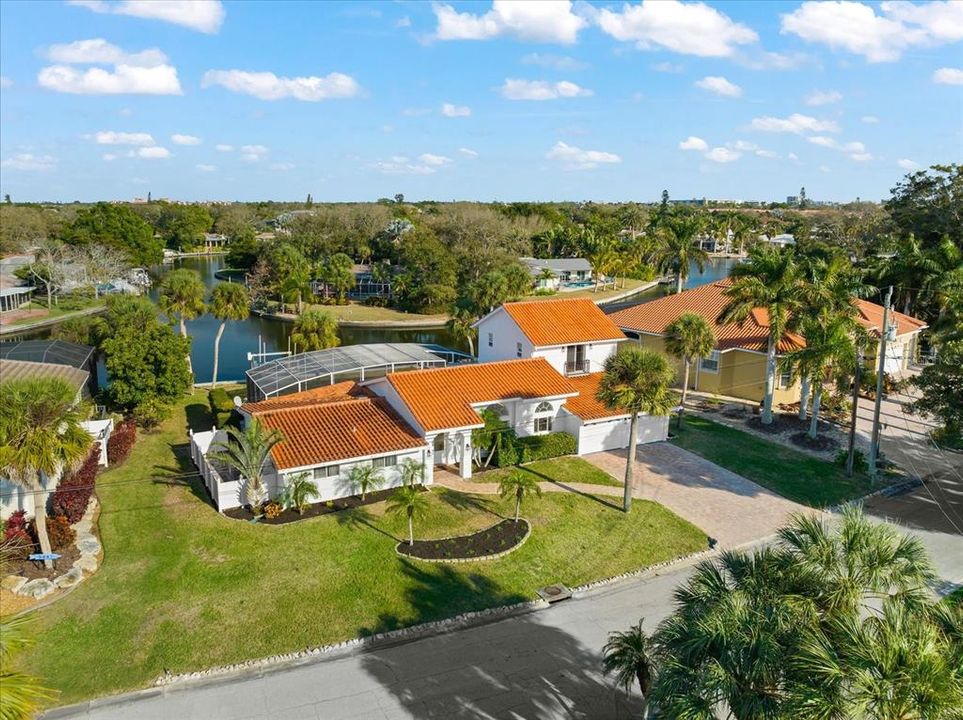 Active With Contract: $2,000,000 (3 beds, 4 baths, 2732 Square Feet)