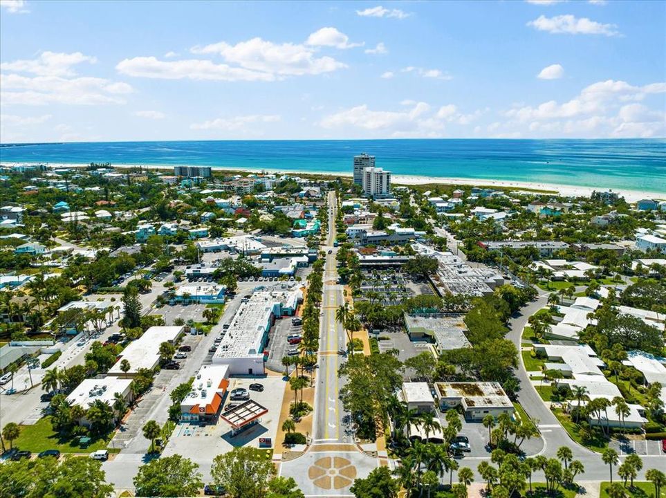 Active With Contract: $2,000,000 (3 beds, 4 baths, 2732 Square Feet)