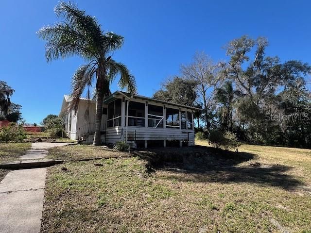 Recently Sold: $215,000 (2 beds, 2 baths, 1005 Square Feet)
