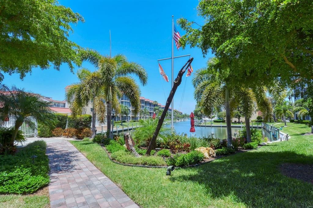 Recently Sold: $569,000 (2 beds, 2 baths, 991 Square Feet)