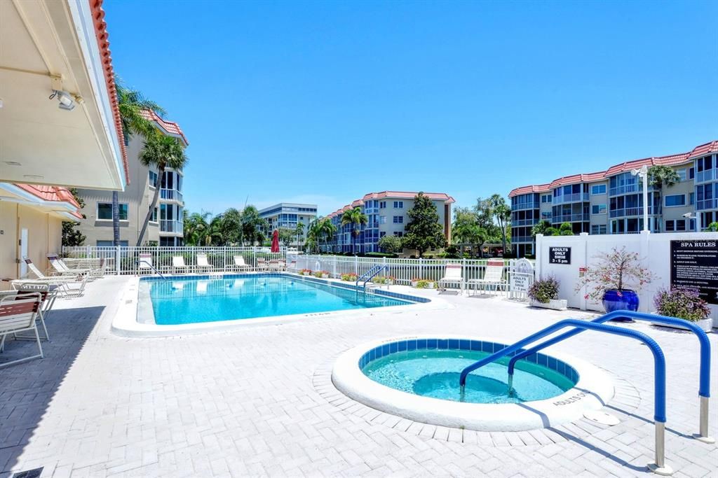 Recently Sold: $569,000 (2 beds, 2 baths, 991 Square Feet)