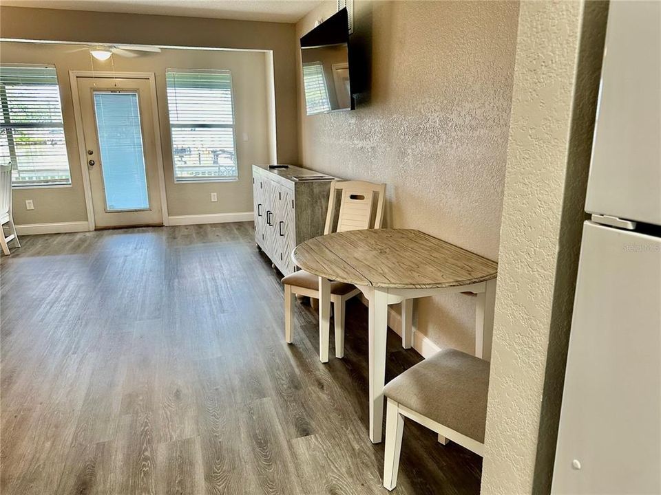 For Sale: $239,900 (1 beds, 1 baths, 476 Square Feet)