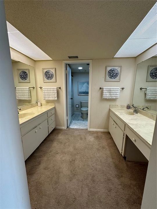 Activo con contrato: $4,000 (2 camas, 2 baños, 1980 Pies cuadrados)