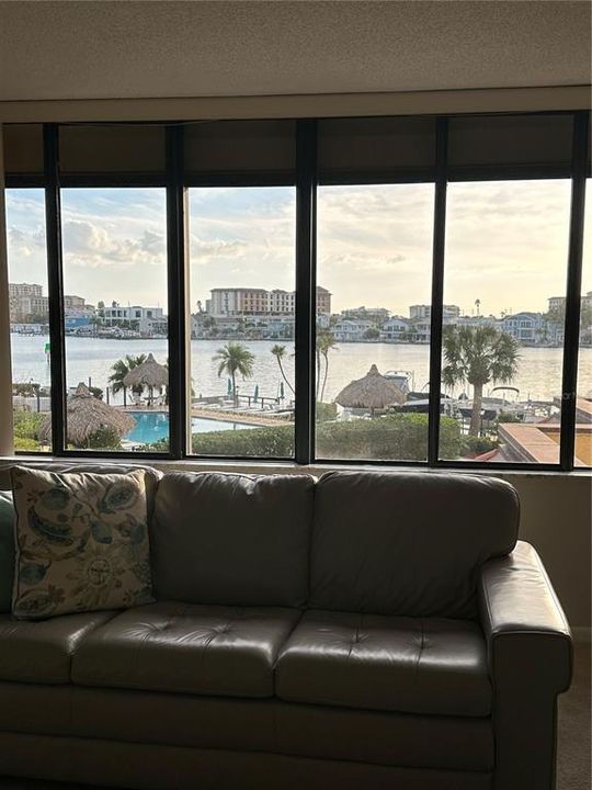 Activo con contrato: $4,000 (2 camas, 2 baños, 1980 Pies cuadrados)