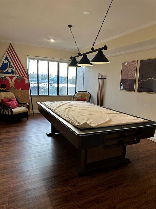 Activo con contrato: $4,000 (2 camas, 2 baños, 1980 Pies cuadrados)