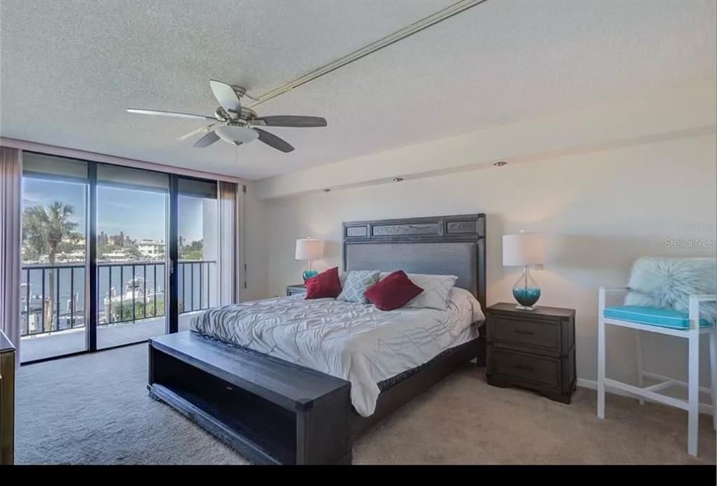 Activo con contrato: $4,000 (2 camas, 2 baños, 1980 Pies cuadrados)