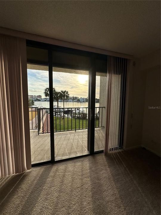 Activo con contrato: $4,000 (2 camas, 2 baños, 1980 Pies cuadrados)