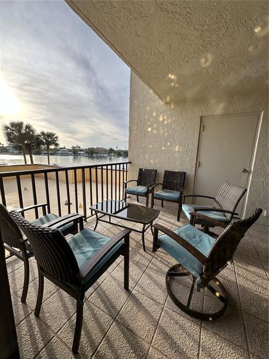 Activo con contrato: $4,000 (2 camas, 2 baños, 1980 Pies cuadrados)