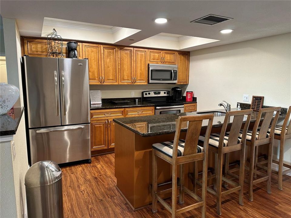 Activo con contrato: $4,000 (2 camas, 2 baños, 1980 Pies cuadrados)