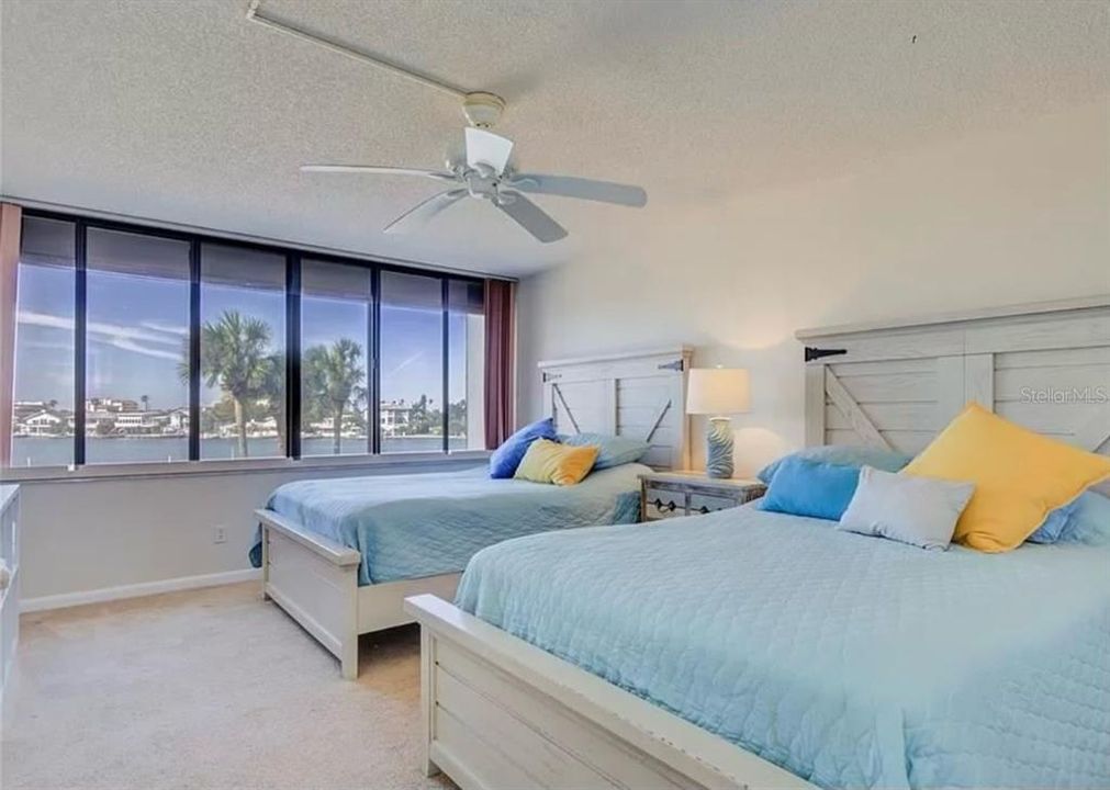 Activo con contrato: $4,000 (2 camas, 2 baños, 1980 Pies cuadrados)