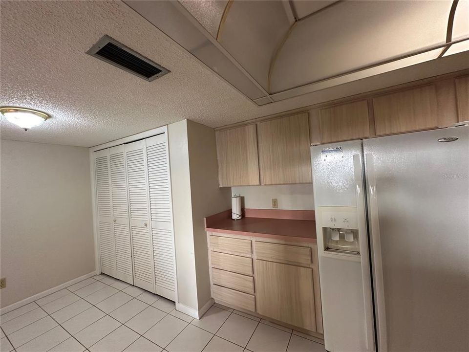 Activo con contrato: $4,000 (2 camas, 2 baños, 1980 Pies cuadrados)