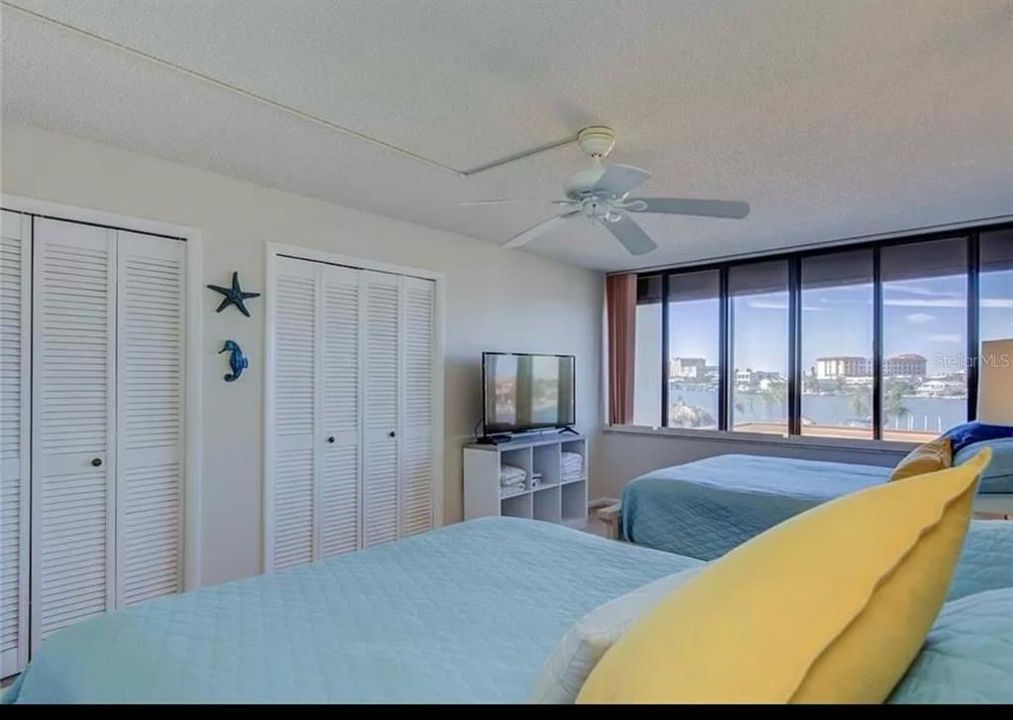 Activo con contrato: $4,000 (2 camas, 2 baños, 1980 Pies cuadrados)