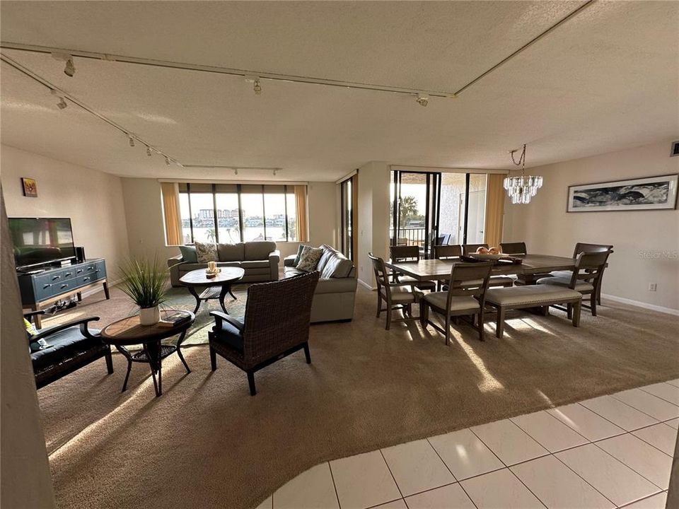 Activo con contrato: $4,000 (2 camas, 2 baños, 1980 Pies cuadrados)