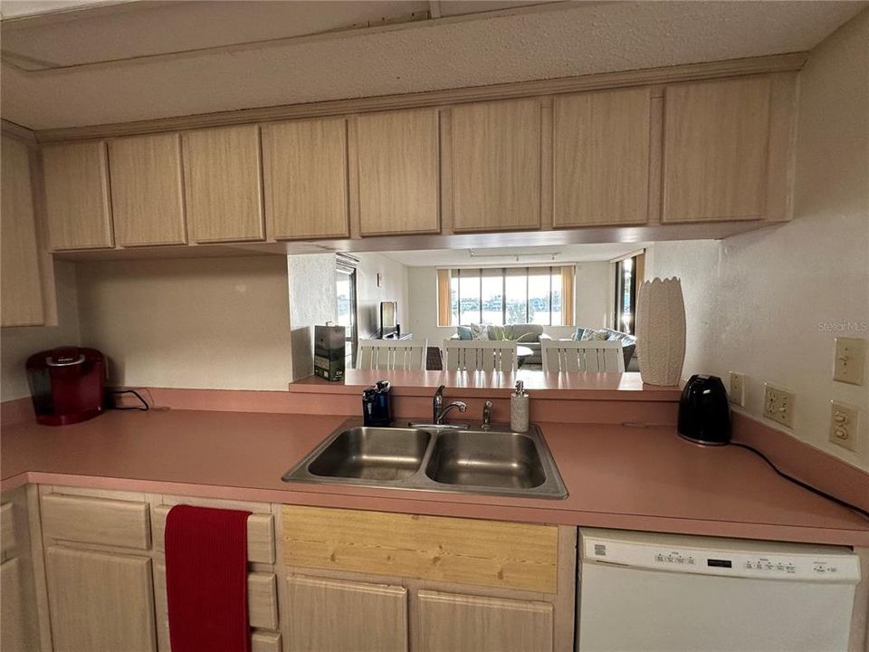 Activo con contrato: $4,000 (2 camas, 2 baños, 1980 Pies cuadrados)