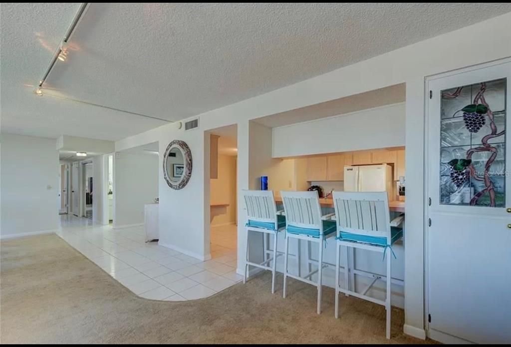 Activo con contrato: $4,000 (2 camas, 2 baños, 1980 Pies cuadrados)