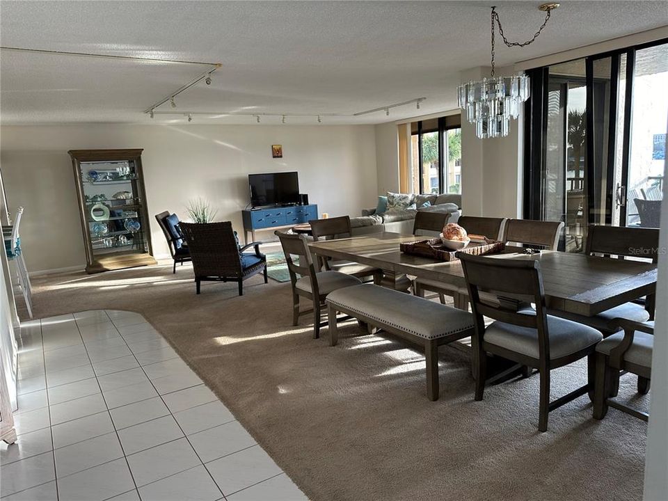 Activo con contrato: $4,000 (2 camas, 2 baños, 1980 Pies cuadrados)