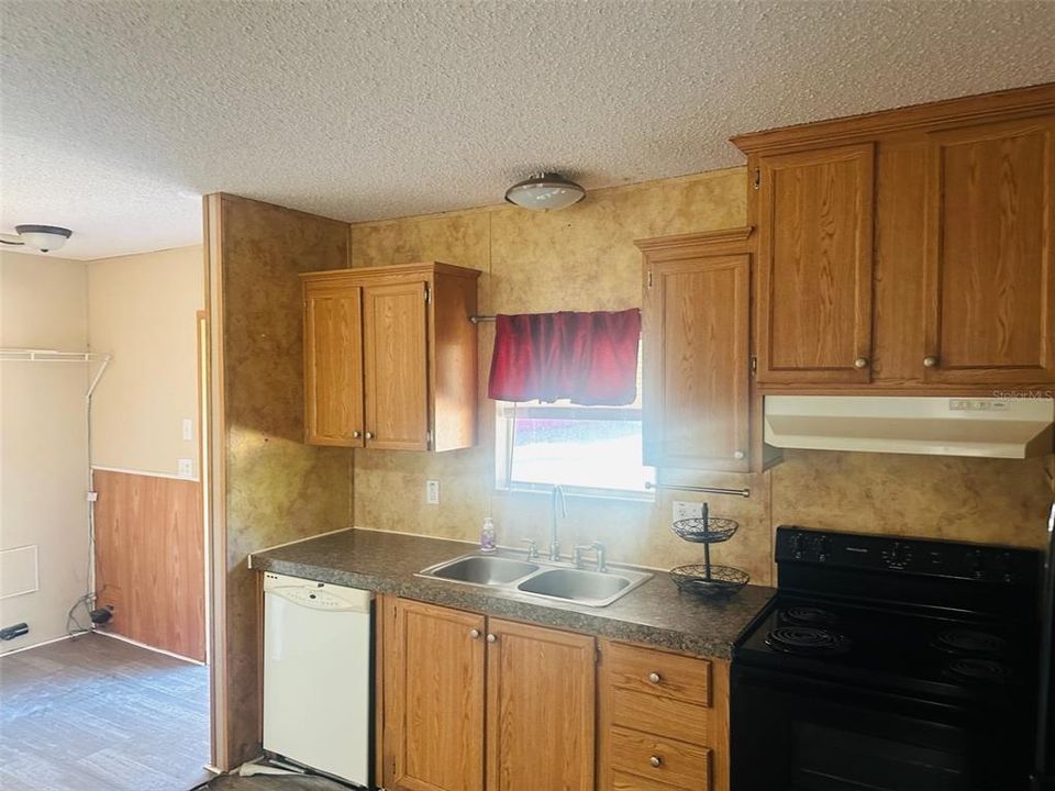 For Sale: $219,900 (3 beds, 2 baths, 1144 Square Feet)