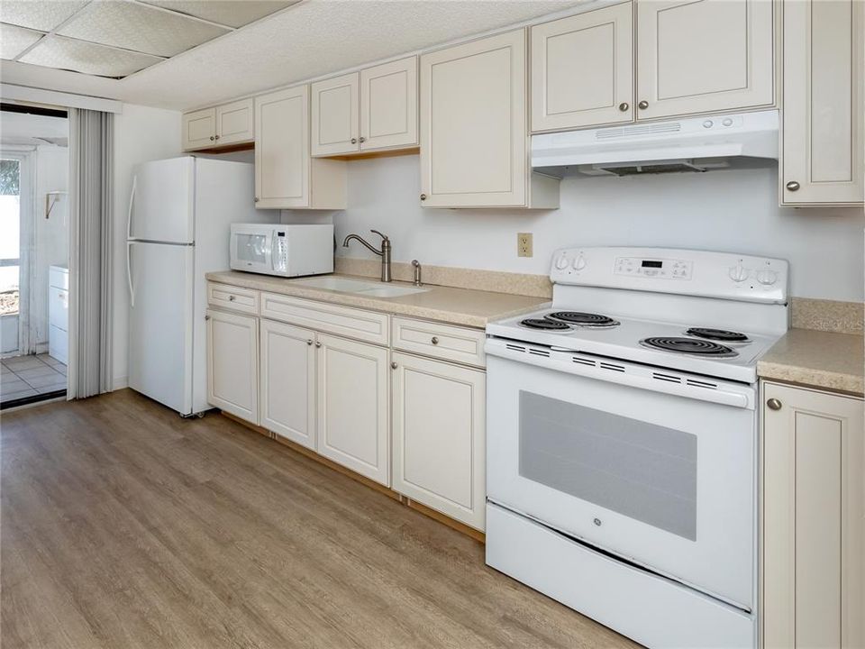 Recently Rented: $1,650 (2 beds, 1 baths, 900 Square Feet)