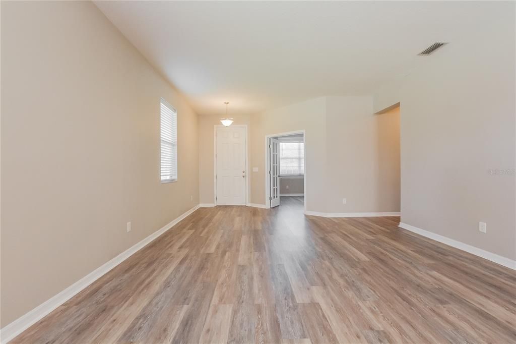 For Rent: $2,415 (4 beds, 2 baths, 2221 Square Feet)