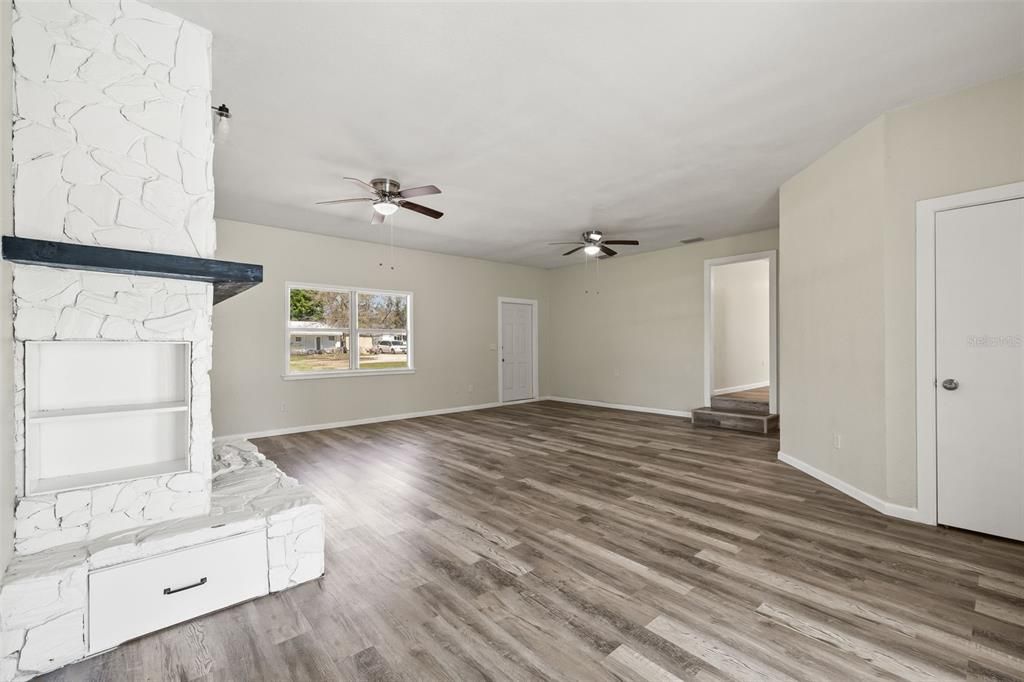 For Sale: $297,500 (3 beds, 2 baths, 1512 Square Feet)