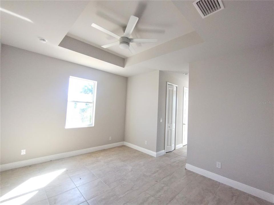 For Sale: $319,900 (4 beds, 2 baths, 1662 Square Feet)