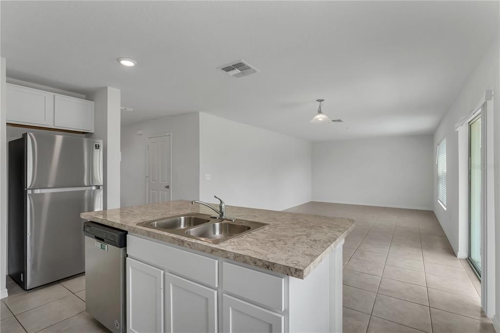 For Sale: $379,900 (3 beds, 2 baths, 1959 Square Feet)