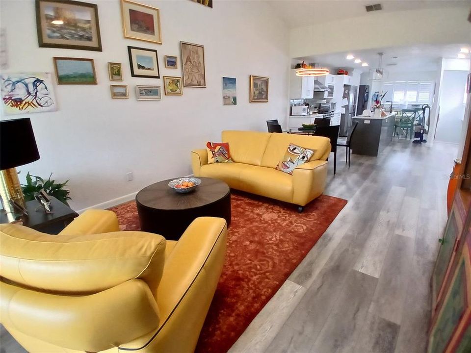 En Venta: $325,000 (2 camas, 2 baños, 1078 Pies cuadrados)