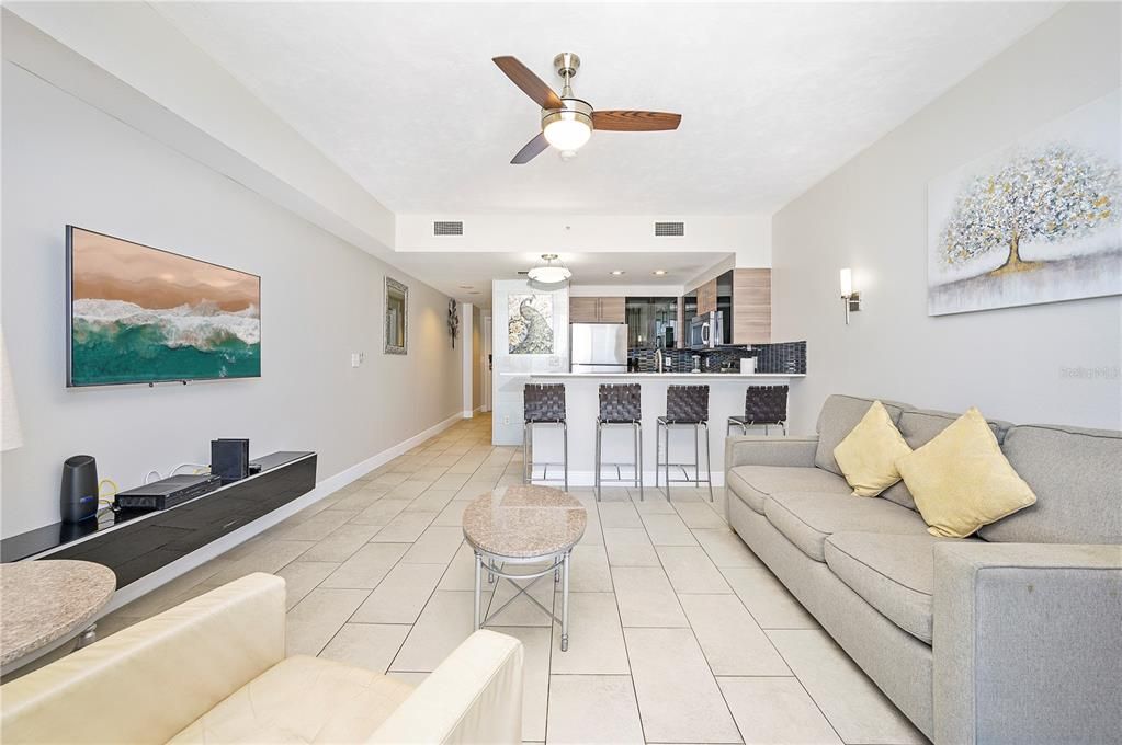 For Sale: $474,900 (1 beds, 1 baths, 751 Square Feet)