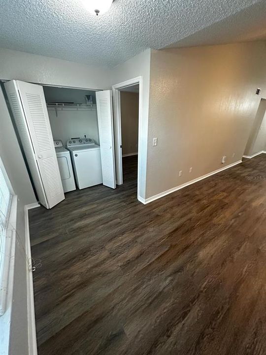 Active With Contract: $1,700 (2 beds, 1 baths, 934 Square Feet)