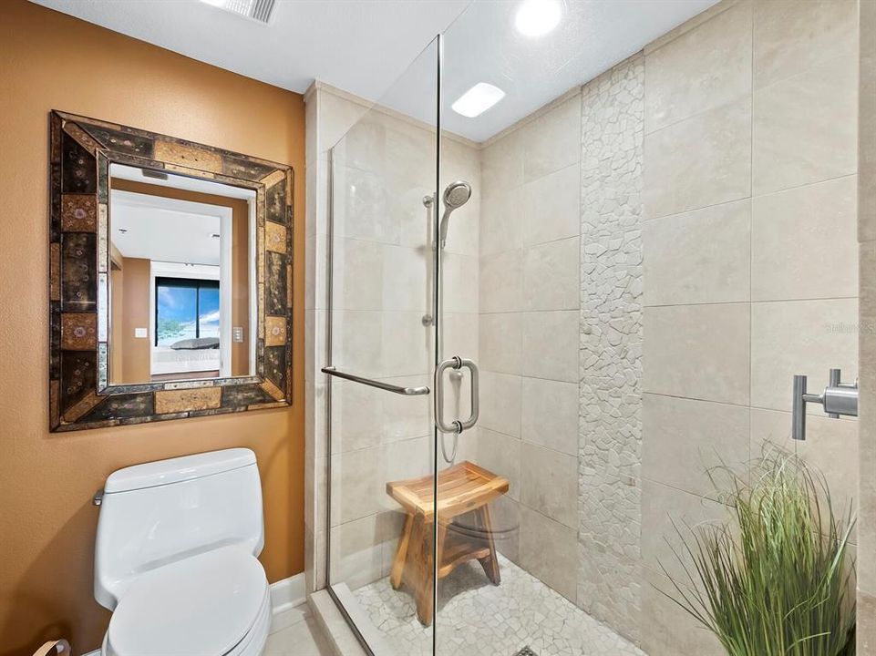 合同活跃: $899,000 (2 贝兹, 2 浴室, 1532 平方英尺)