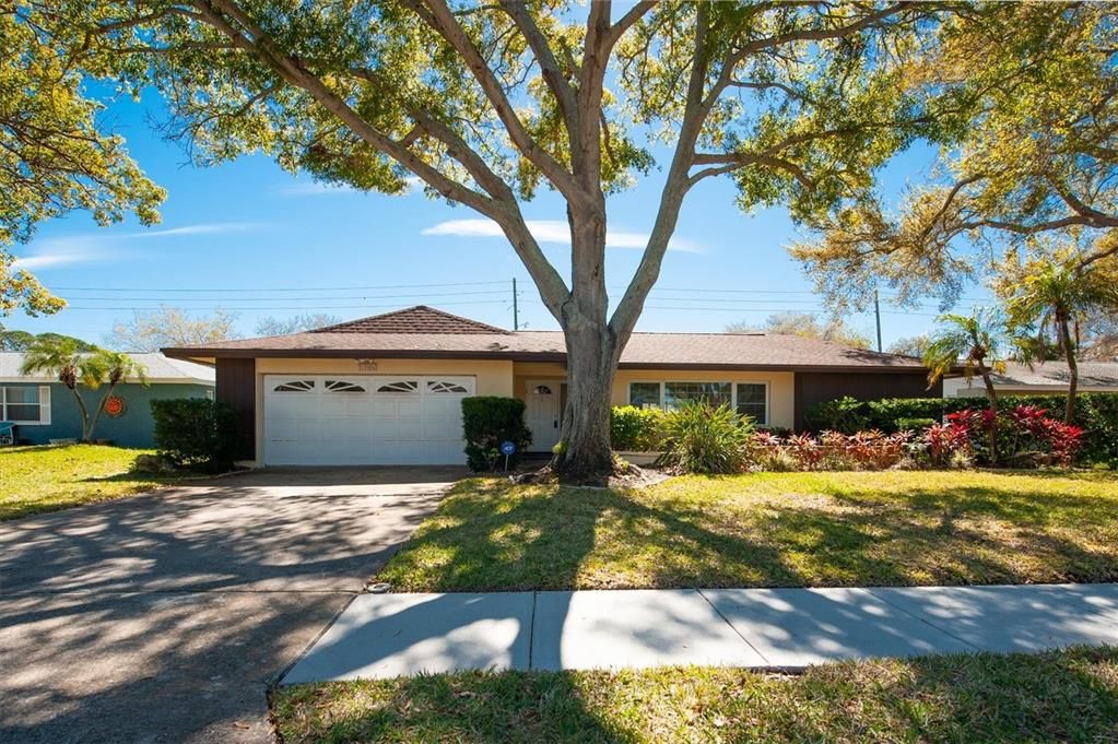 Recently Sold: $575,000 (4 beds, 2 baths, 1905 Square Feet)