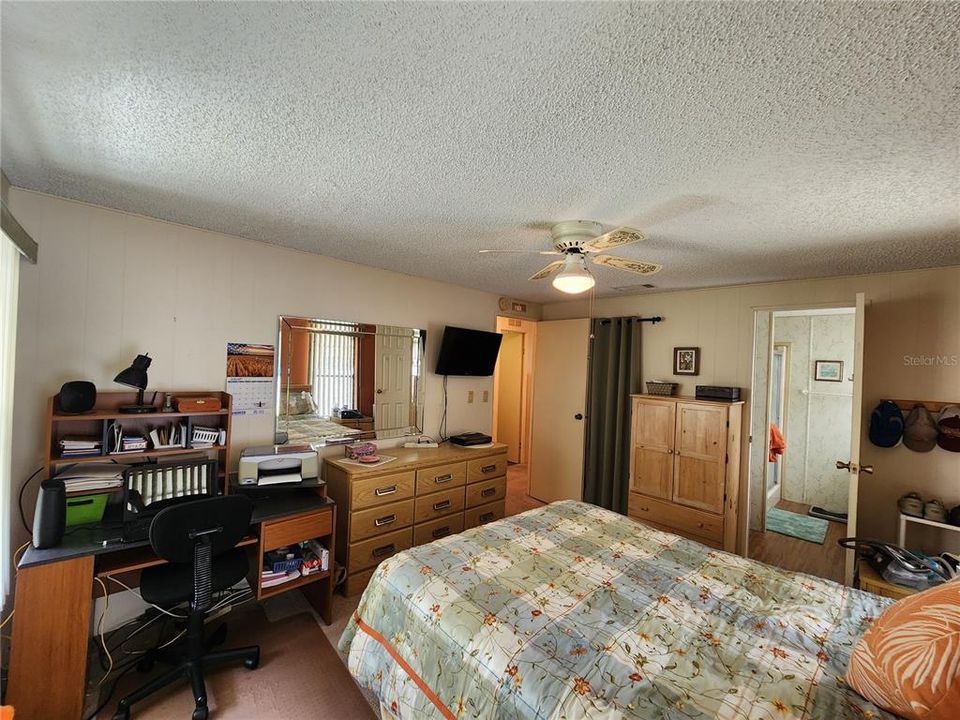 For Sale: $91,500 (2 beds, 2 baths, 984 Square Feet)