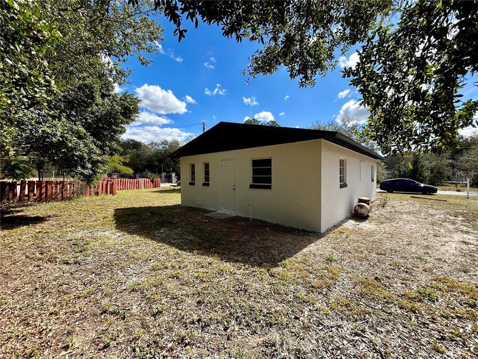 Active With Contract: $139,900 (0 beds, 0 baths, 864 Square Feet)