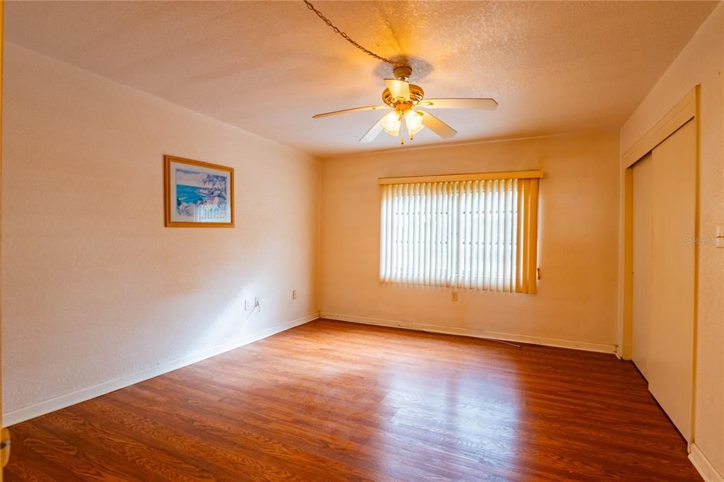 For Sale: $95,000 (1 beds, 1 baths, 672 Square Feet)