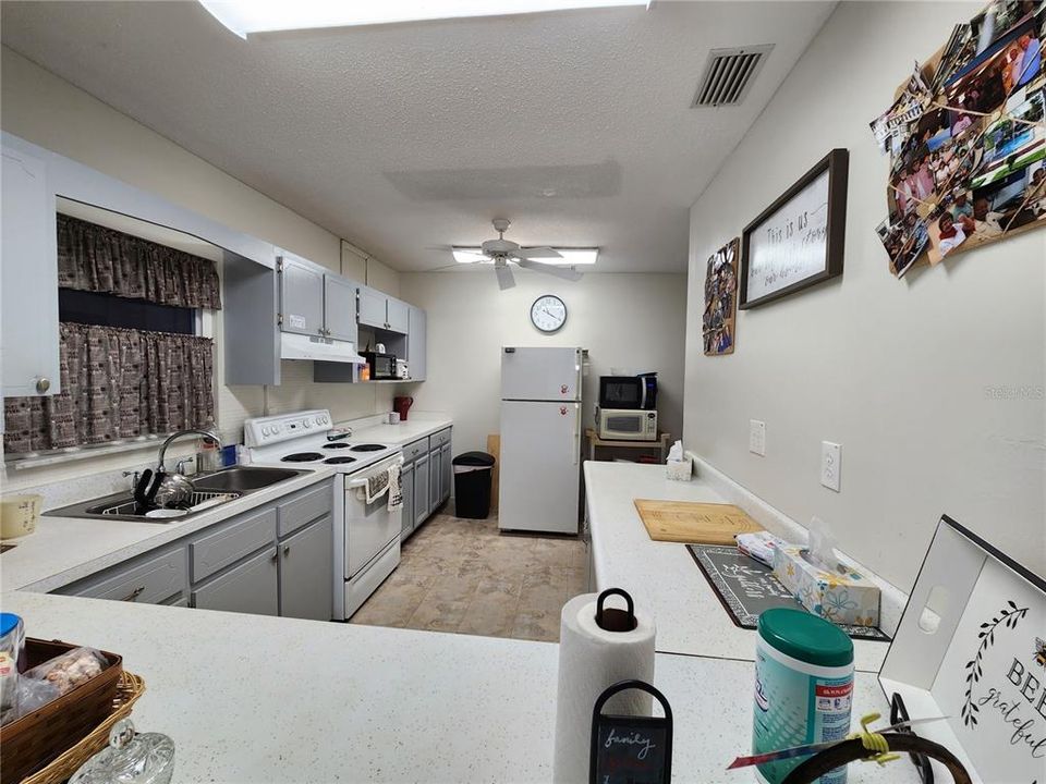 For Sale: $95,000 (1 beds, 1 baths, 672 Square Feet)