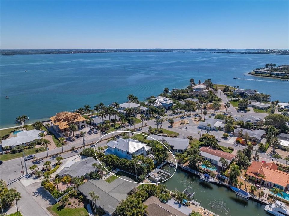 Recently Sold: $3,650,000 (4 beds, 5 baths, 3146 Square Feet)