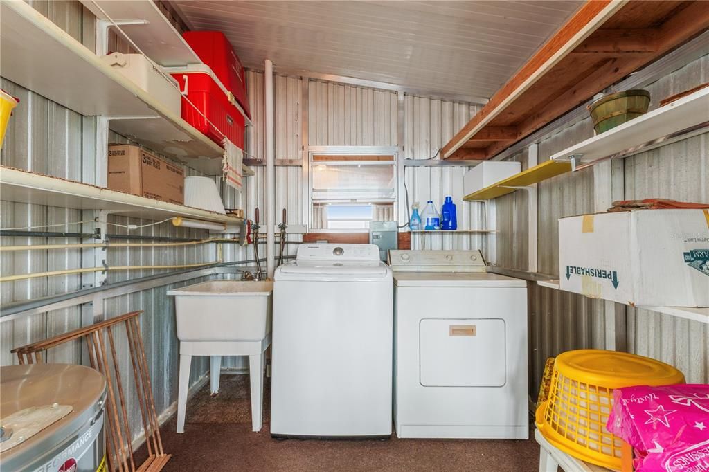 Shed on side carport patio