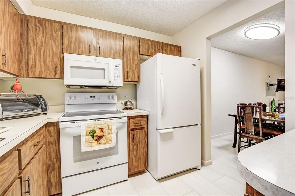 For Sale: $190,000 (2 beds, 2 baths, 979 Square Feet)