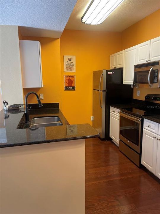 Active With Contract: $1,850 (2 beds, 2 baths, 1041 Square Feet)