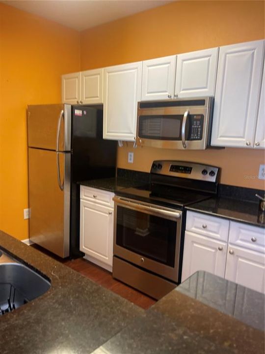 Active With Contract: $1,850 (2 beds, 2 baths, 1041 Square Feet)