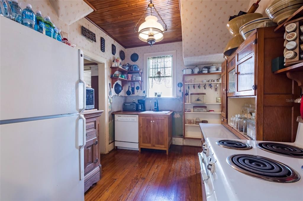 It still has a very original kitchen complete with a 1956 Fridgedaire RS40 stove and oven!