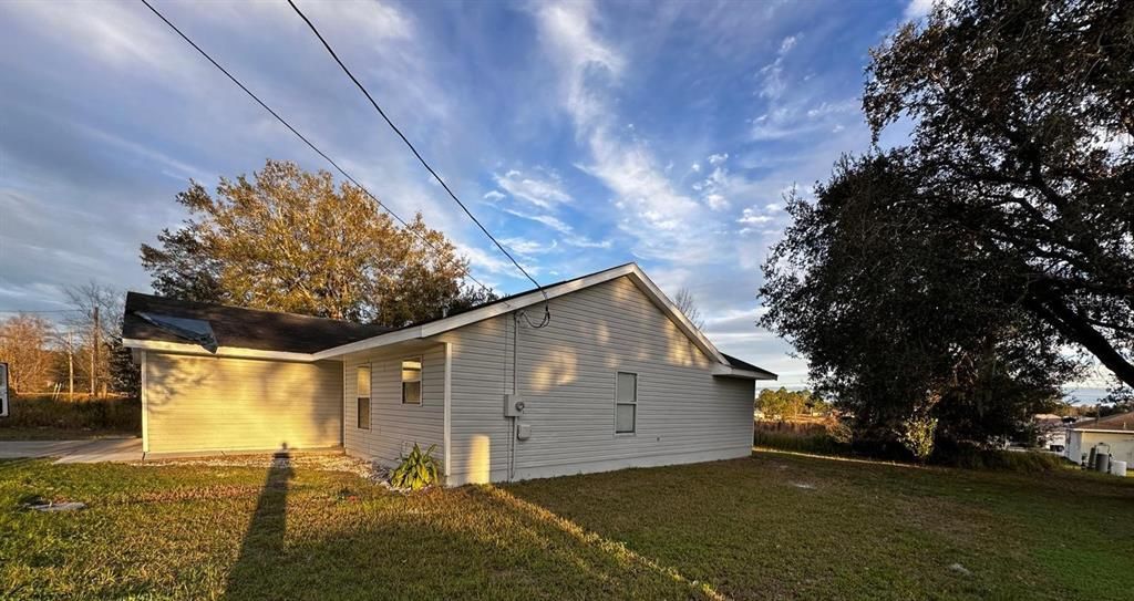 For Sale: $250,000 (3 beds, 2 baths, 1130 Square Feet)