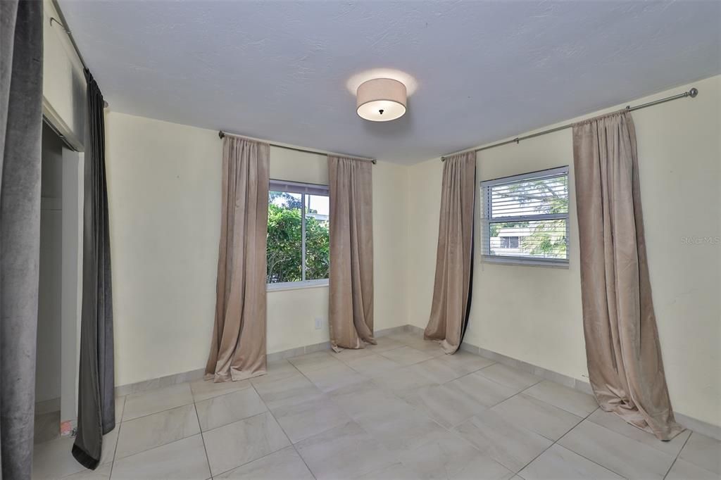 Active With Contract: $4,100 (3 beds, 2 baths, 1226 Square Feet)