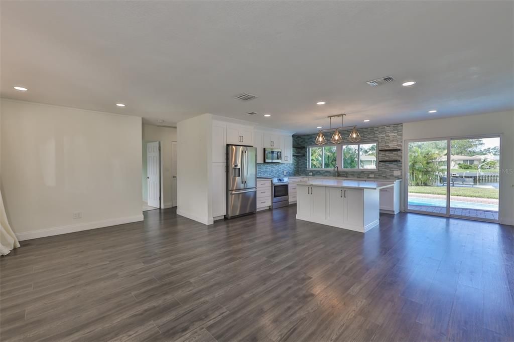 Active With Contract: $4,100 (3 beds, 2 baths, 1226 Square Feet)