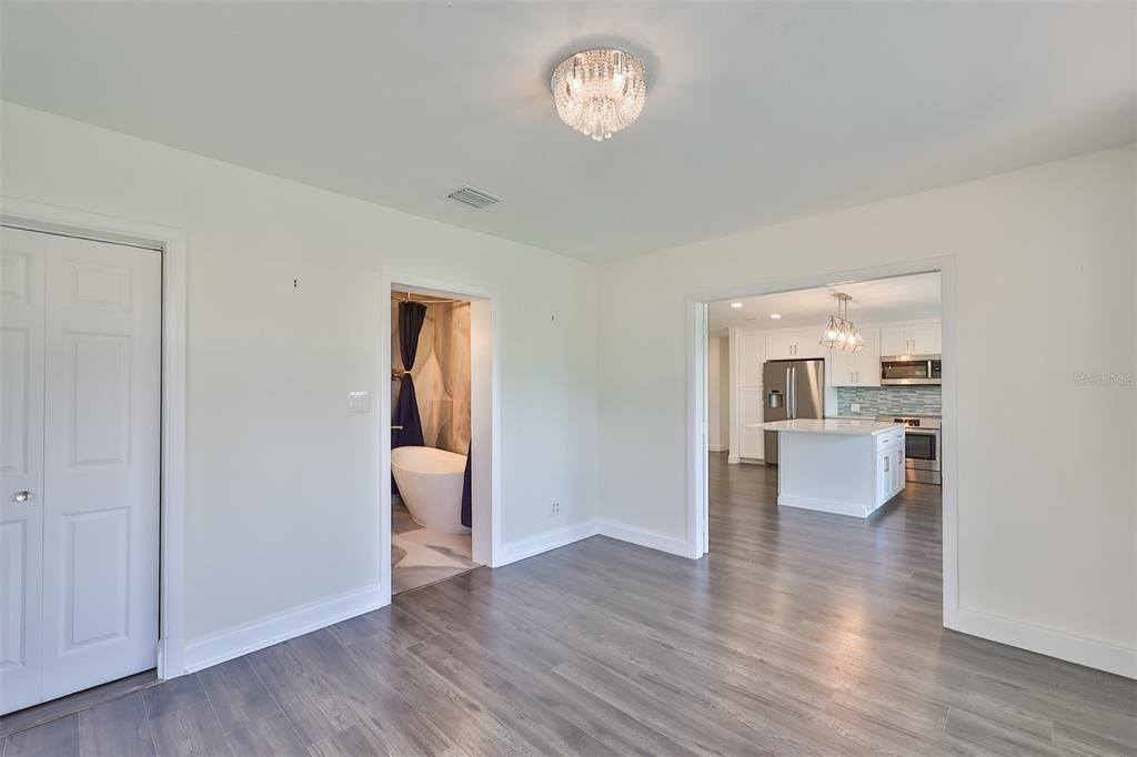 Active With Contract: $4,100 (3 beds, 2 baths, 1226 Square Feet)