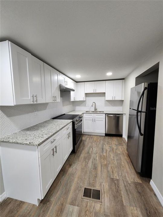Recently Rented: $1,550 (2 beds, 1 baths, 775 Square Feet)
