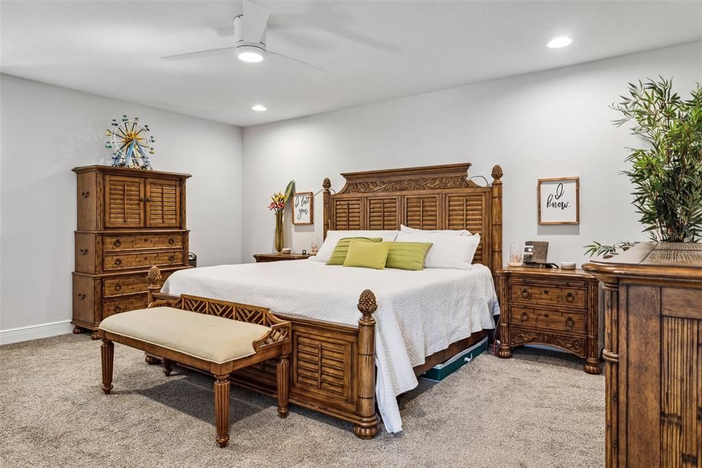 Large Upstairs Master Suite with 2nd Floor Lake Views